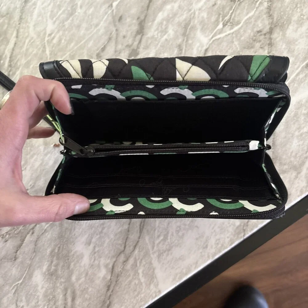 NWT Vera Bradley Turn Lock Wallet Imperial Rose Wristlet Retired Pattern Quilted - Picture 5 of 8